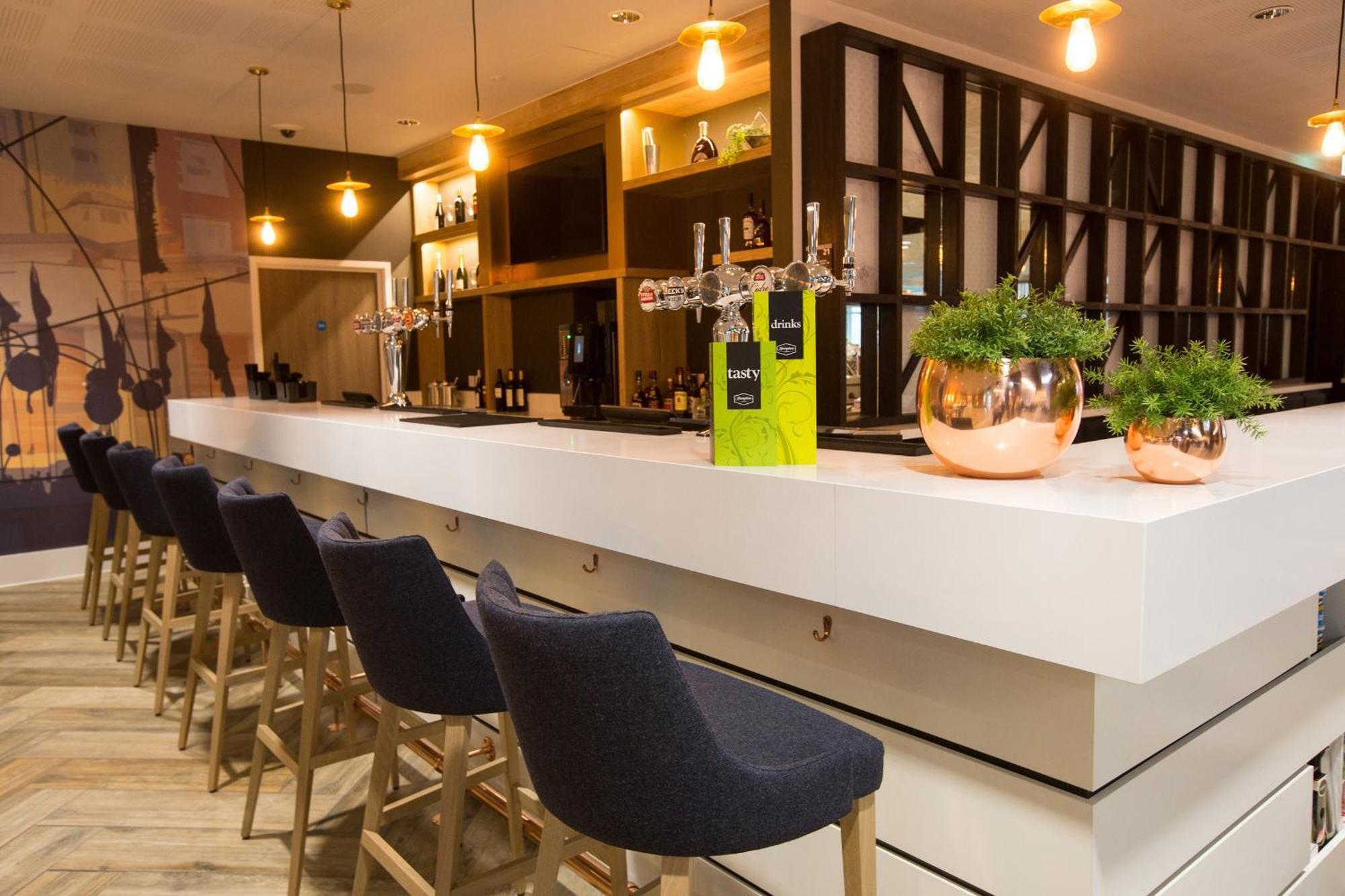 Hampton By Hilton Bristol Airport Hotel Redhill  Екстериор снимка
