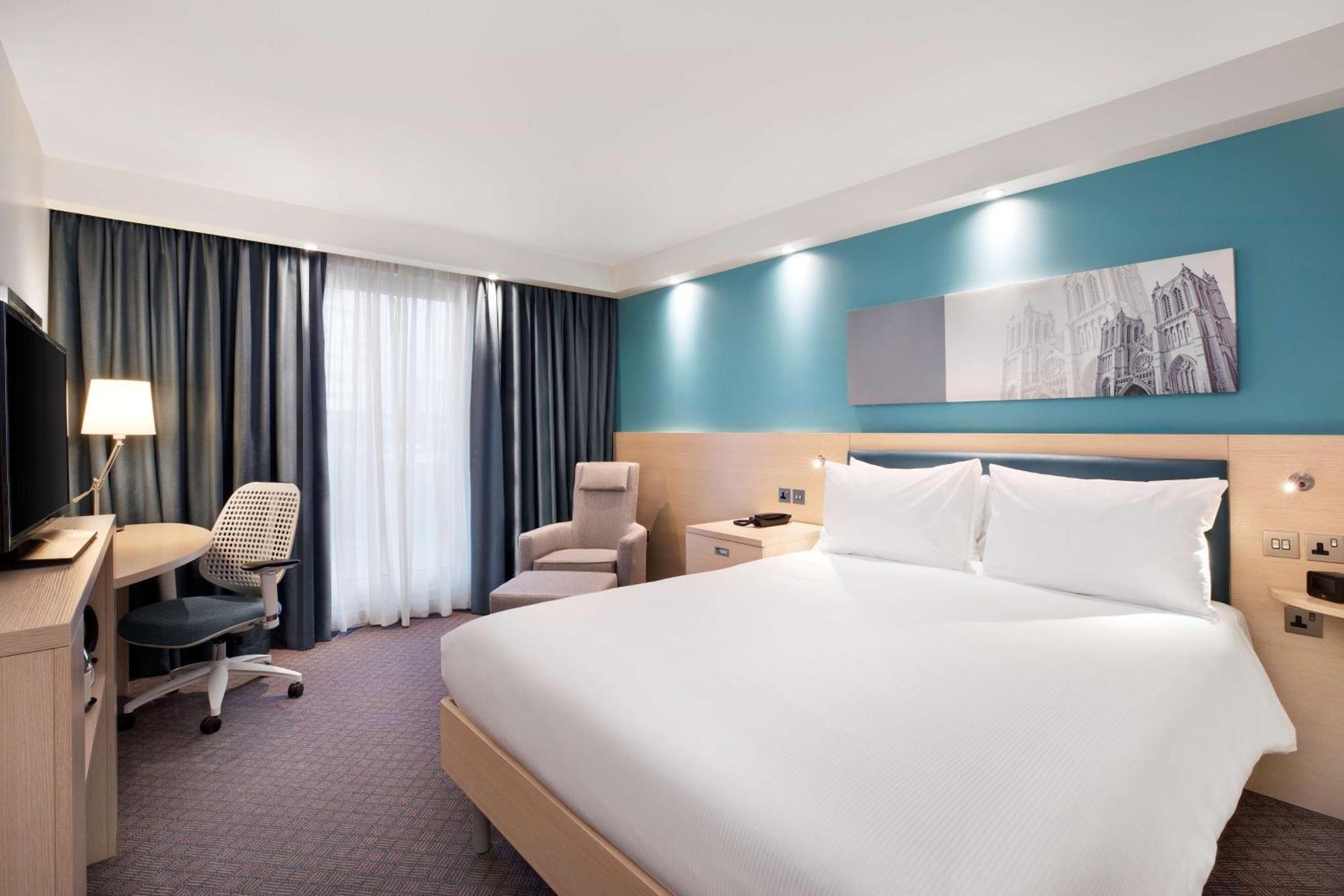 Hampton By Hilton Bristol Airport Hotel Redhill  Екстериор снимка