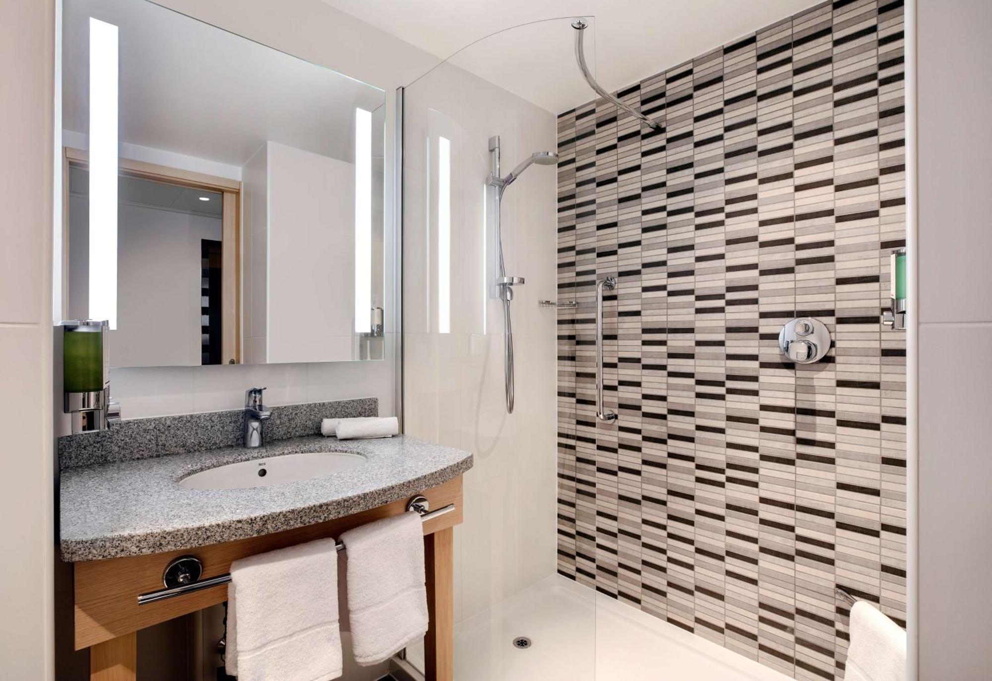 Hampton By Hilton Bristol Airport Hotel Redhill  Екстериор снимка