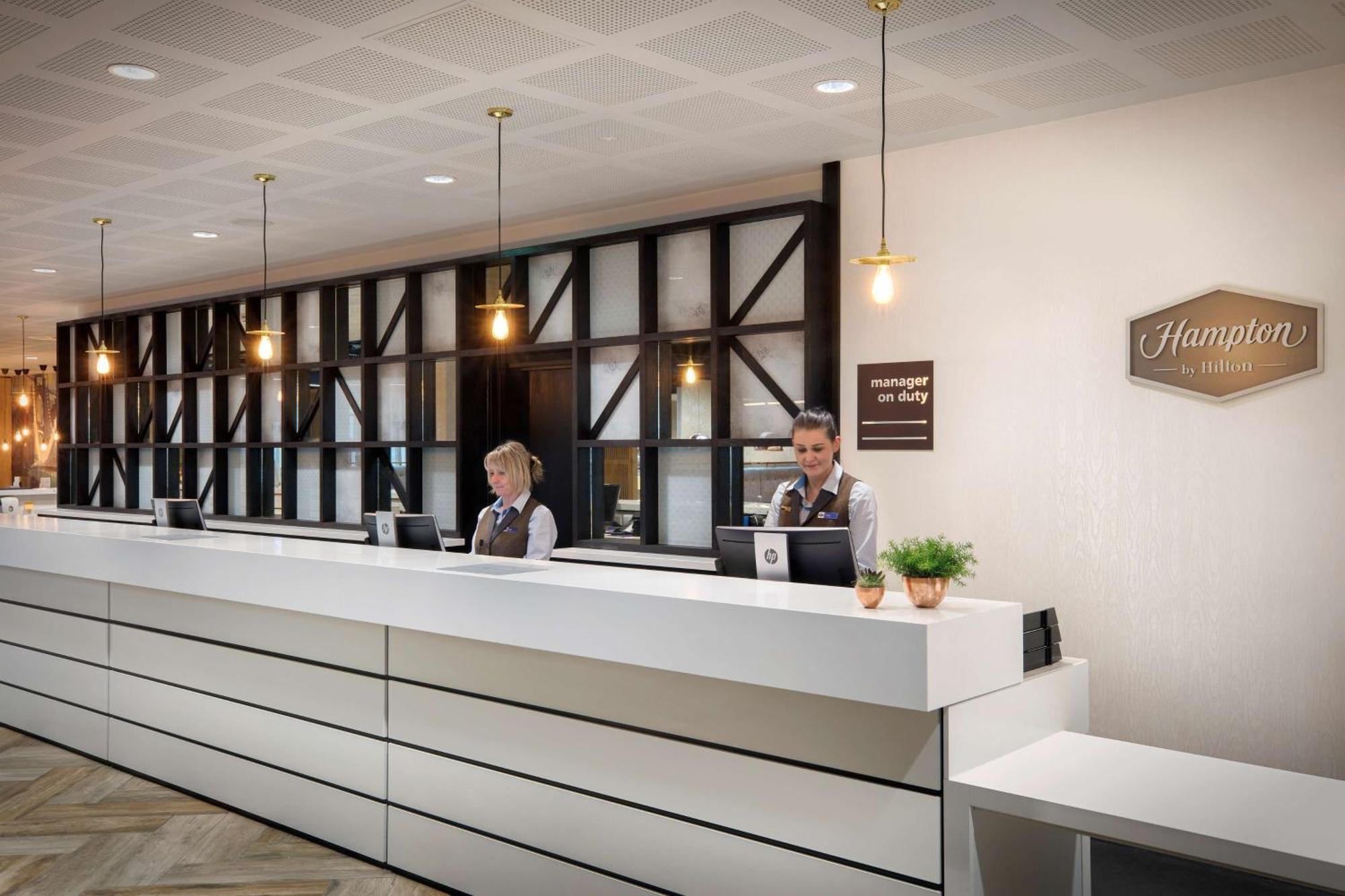 Hampton By Hilton Bristol Airport Hotel Redhill  Екстериор снимка