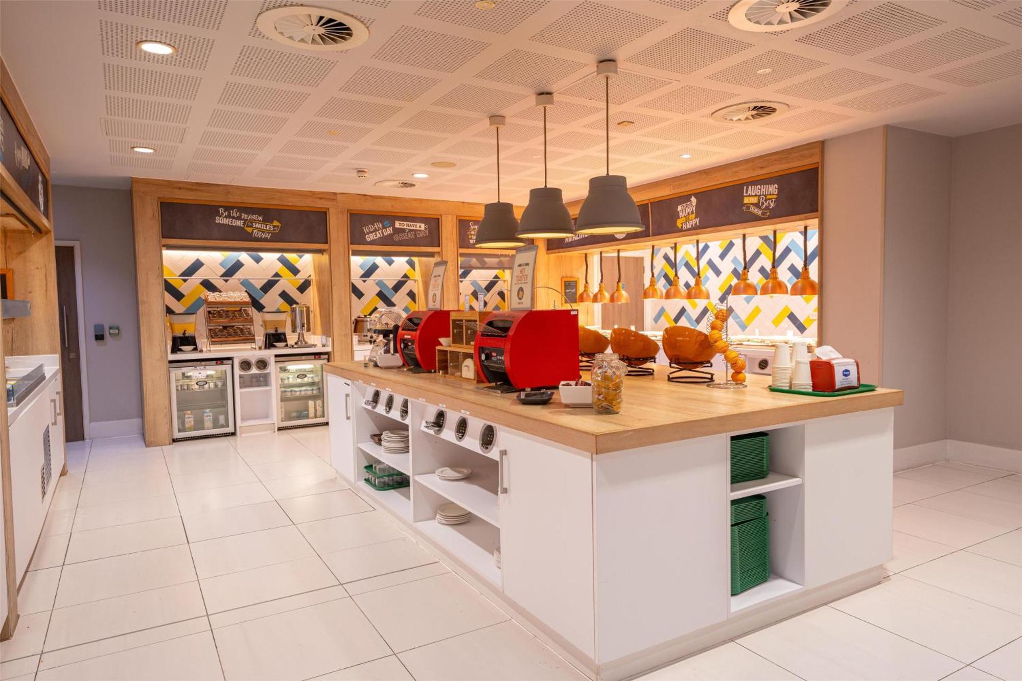 Hampton By Hilton Bristol Airport Hotel Redhill  Екстериор снимка