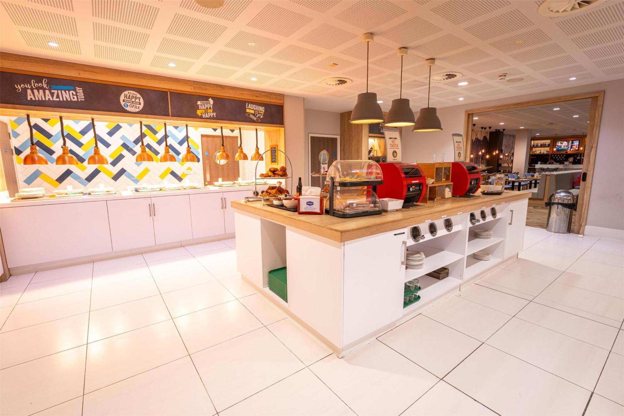 Hampton By Hilton Bristol Airport Hotel Redhill  Екстериор снимка
