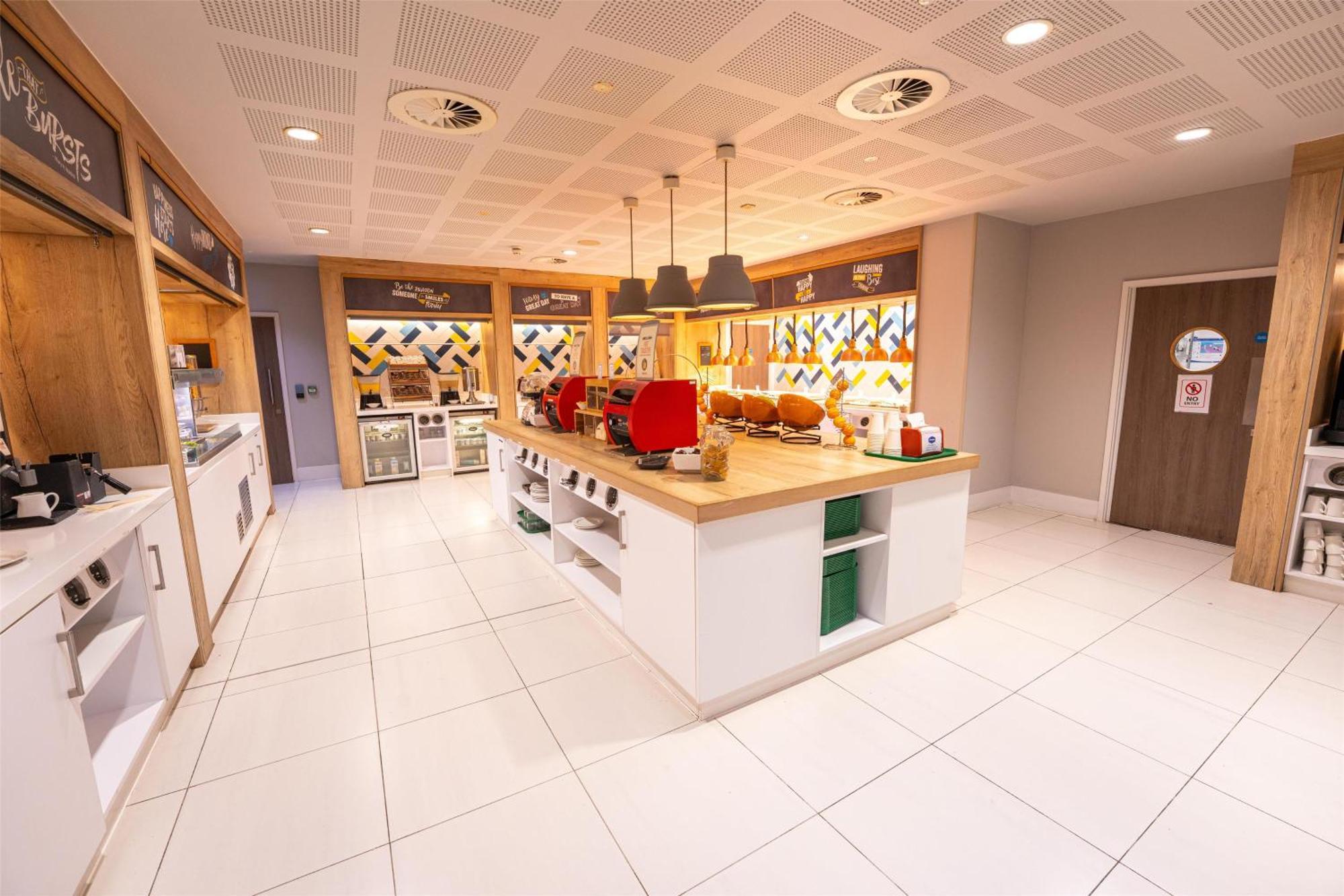 Hampton By Hilton Bristol Airport Hotel Redhill  Екстериор снимка