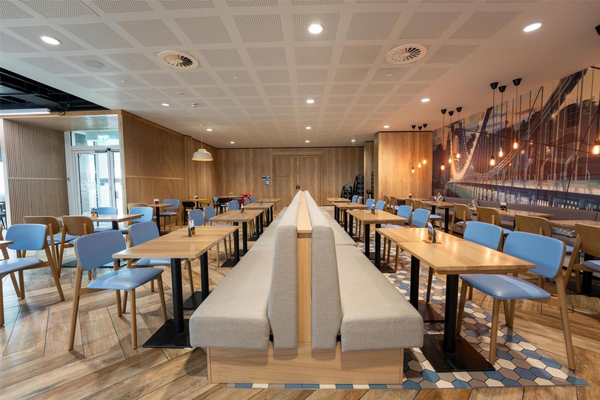 Hampton By Hilton Bristol Airport Hotel Redhill  Екстериор снимка