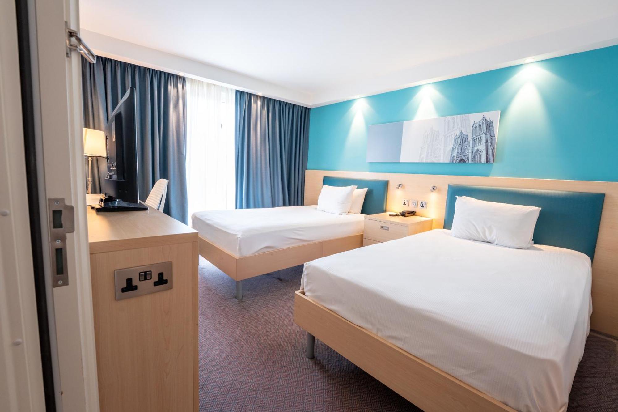 Hampton By Hilton Bristol Airport Hotel Redhill  Екстериор снимка