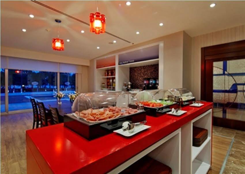 Hampton By Hilton Bristol Airport Hotel Redhill  Екстериор снимка